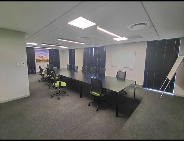 1,332M² OFFICE TO LET IN VORNA VALLEY